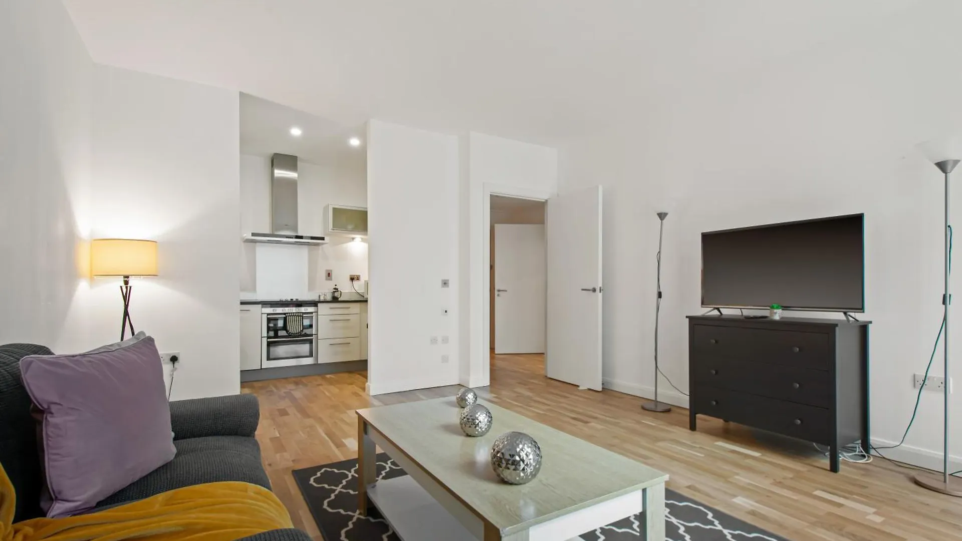 Mysquare South Quay One Bedroom Apartments Canary Wharf Londen
