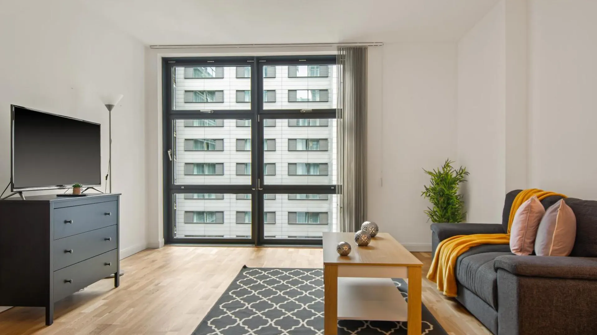 Mysquare South Quay One Bedroom Apartments Canary Wharf Londen