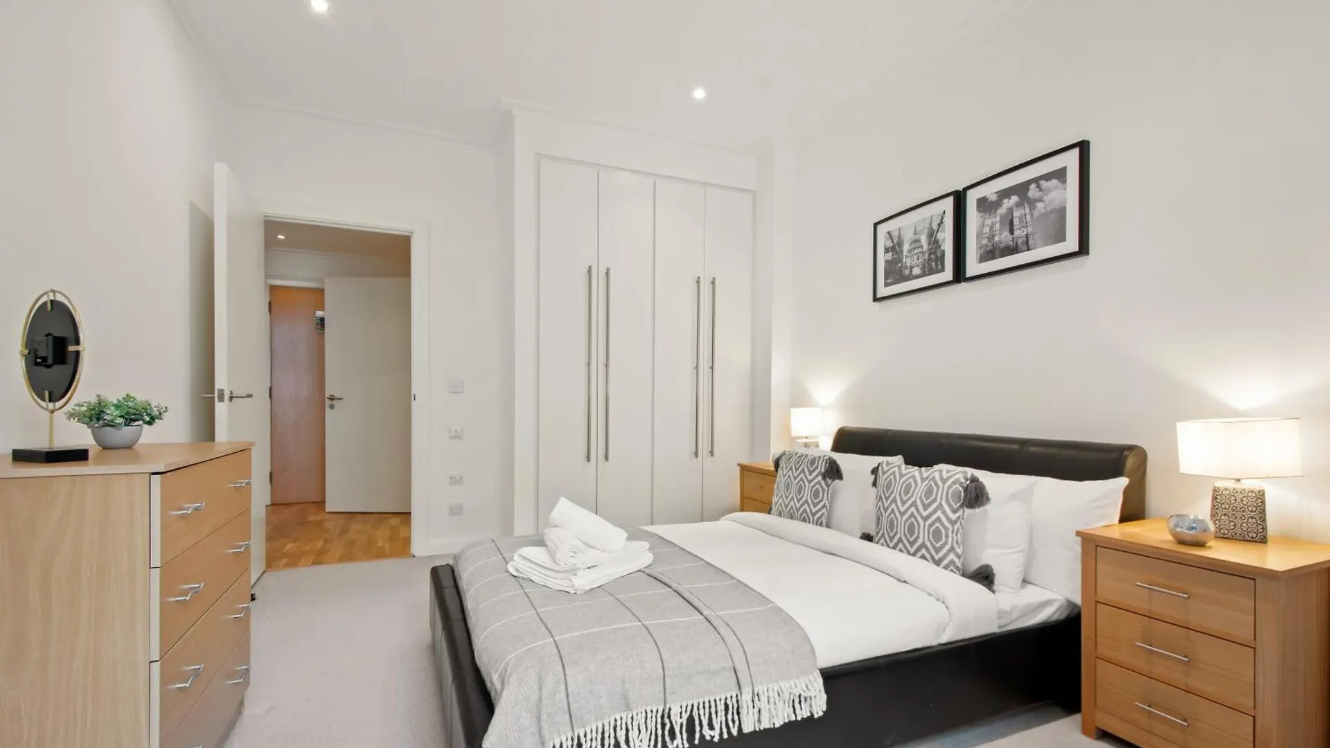 Mysquare South Quay One Bedroom Apartments Canary Wharf Londen