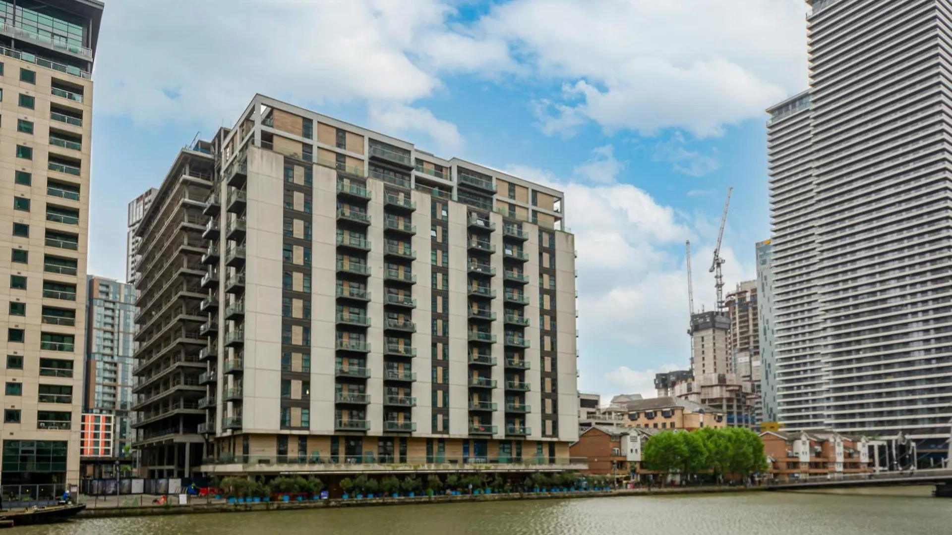 Mysquare South Quay One Bedroom Apartments Canary Wharf London Großbritannien